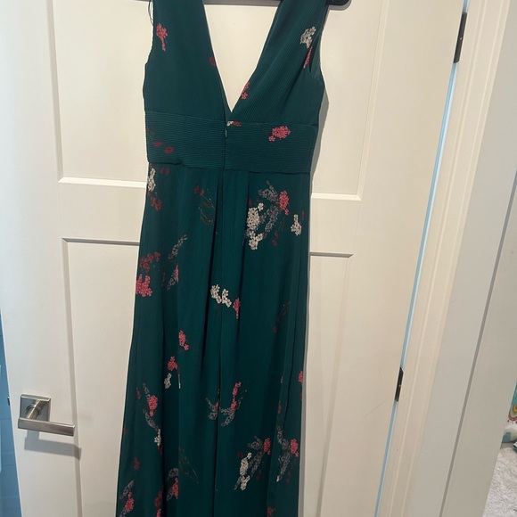 NWT Women’s Size Small Green Floral Plunge Neck jumpsuit - Picture 7 of 13